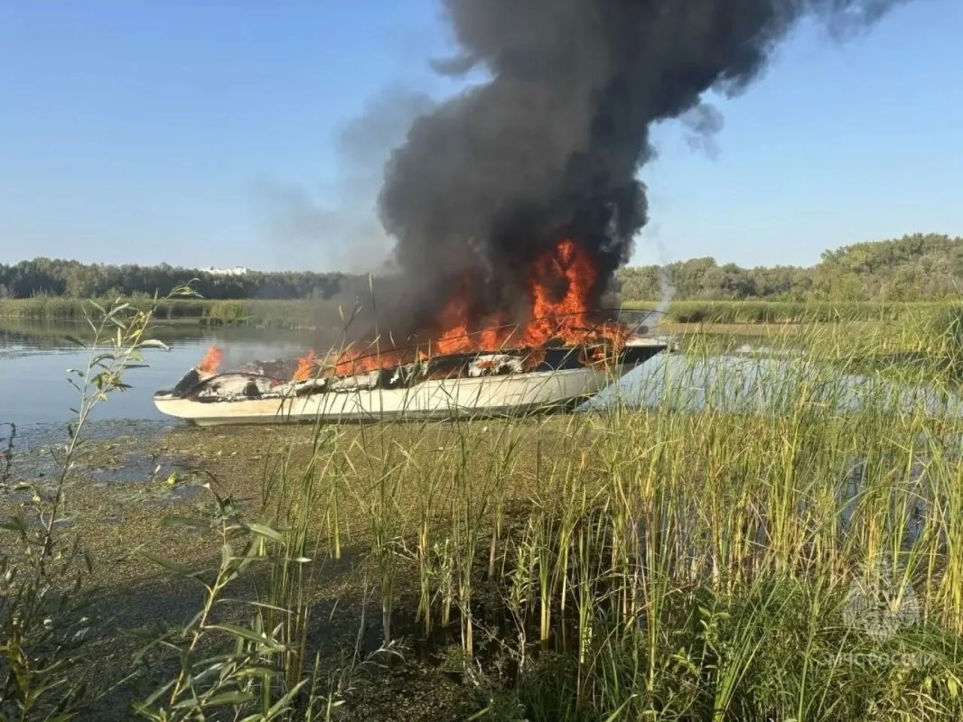 Пожар на воде. Что случилось с катерами на лодочной станции в Самаре