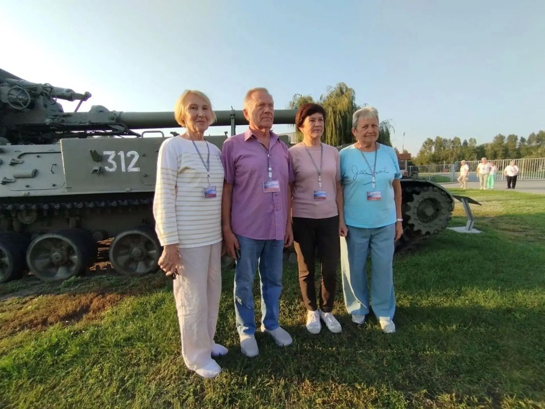 В речной порт Тольятти прибыл теплоход «Александр Фадеев» с делегацией ветеранов органов внутренних дел Свердловской области во главе с её председателем – полковником милиции в отставке Владимиром Ралдугиным В речной порт Тольятти прибыл теплоход «Александр Фадеев» с делегацией ветеранов органов внутренних дел Свердловской области во главе с её председателем – полковником милиции в отставке Владимиром Ралдугиным