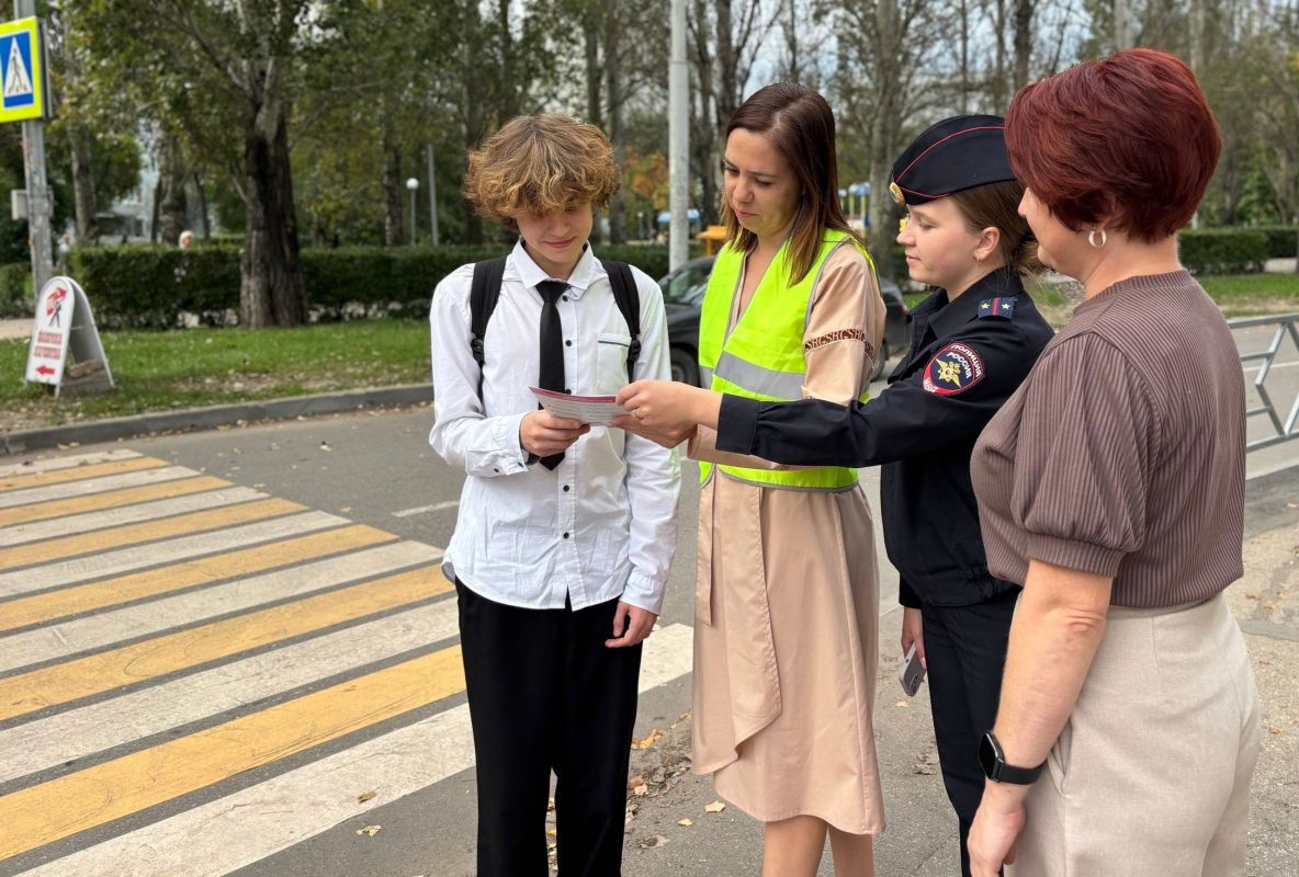 Сегодня в Единый день безопасности сотрудники #ГосавтоинспекцииТольятти усиливают меры безопасности для детей на дорогах! С наступлением осеннего периода, когда активизируется движение юных пешеходов и велосипедистов... Сегодня в Единый день безопасности сотрудники #ГосавтоинспекцииТольятти усиливают меры безопасности для детей на дорогах! С наступлением осеннего периода, когда активизируется движение юных пешеходов и велосипедистов...