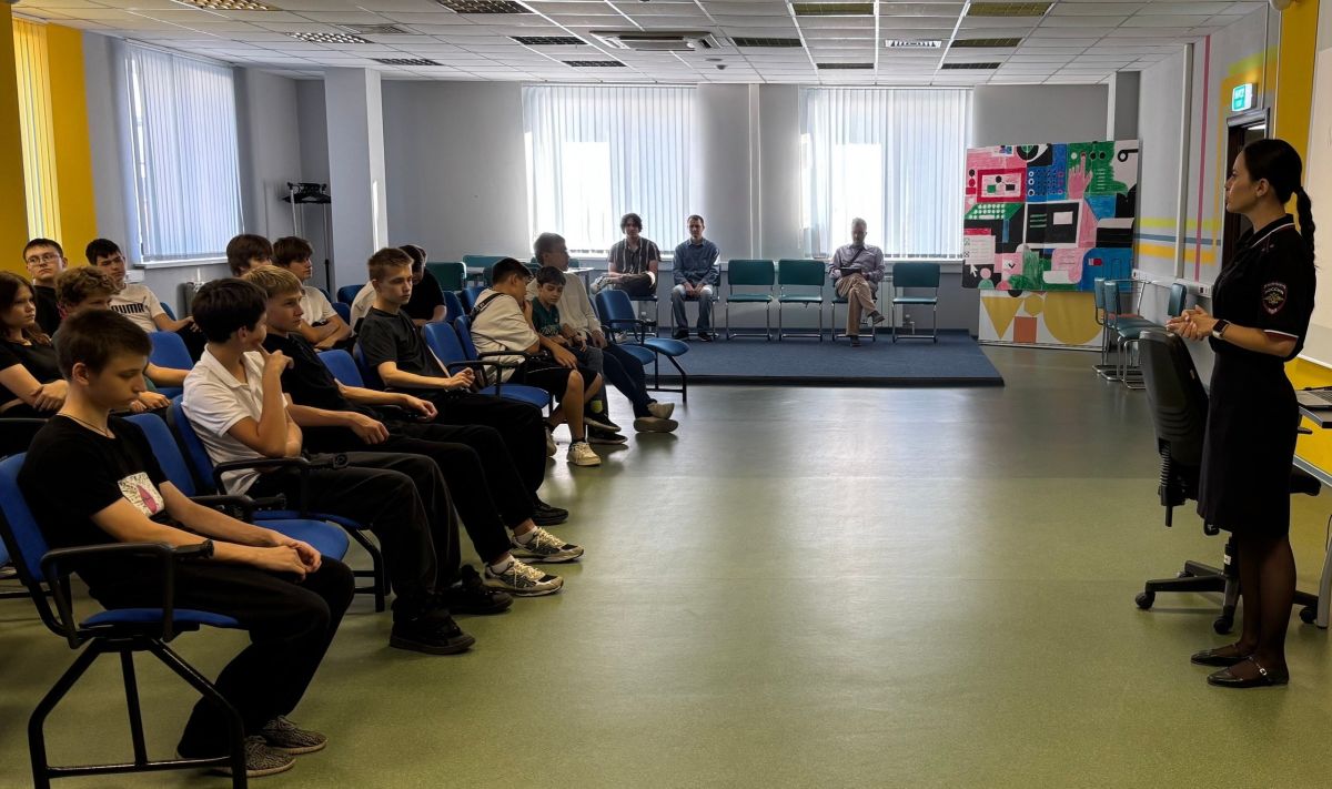 Сотрудники #ГосавтоинспекцииТольятти провели профилактическую беседу о соблюдении ПДД с детьми, посещающими детский технопарк «Кванториум» Сотрудники #ГосавтоинспекцииТольятти провели профилактическую беседу о соблюдении ПДД с детьми, посещающими детский технопарк «Кванториум»
