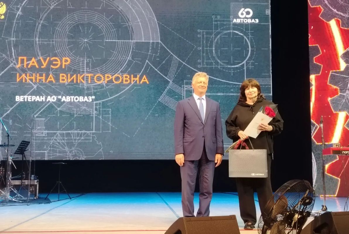 На торжественном вечере в честь Дня машиностроителя чествовали и первого руководителя телекомпании «ЛАДА-МЕДИА», ветерана АВТОВАЗа Инну Лауэр!