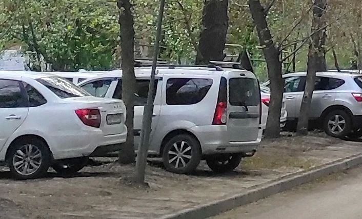 Паркуйтесь по правилам, чтоб не прилетел штраф. Что важно знать автомобилистам-болельщикам хоккея в Тольятти