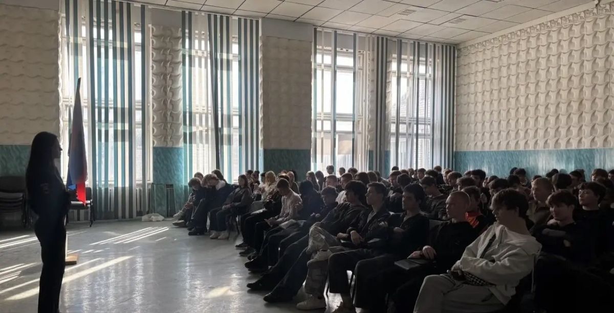 Сотрудники #ГосавтоинспекцииТольятти проводят краткие краш-курсы #TLTбезДТП для студентов колледжей Сотрудники #ГосавтоинспекцииТольятти проводят краткие краш-курсы #TLTбезДТП для студентов колледжей