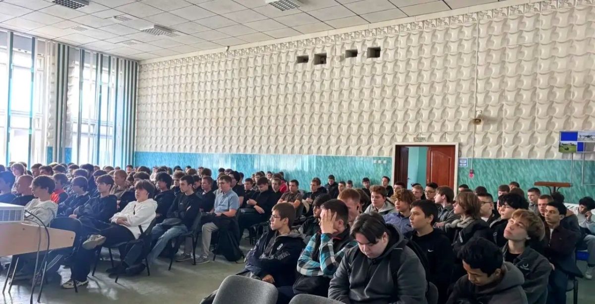 Сотрудники #ГосавтоинспекцииТольятти проводят краткие краш-курсы #TLTбезДТП для студентов колледжей Сотрудники #ГосавтоинспекцииТольятти проводят краткие краш-курсы #TLTбезДТП для студентов колледжей
