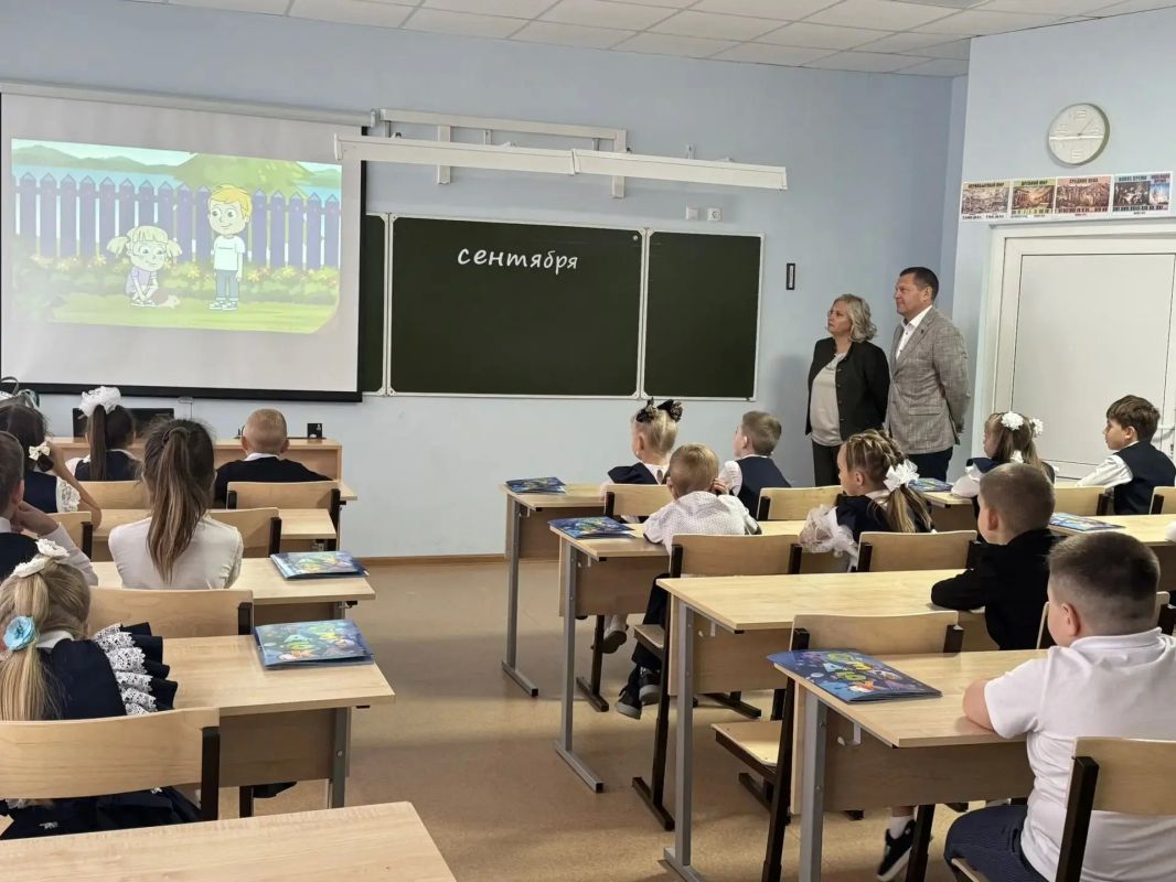 ТОАЗ подарил школе в Жигулёвске 128 новых стульев! ТОАЗ подарил школе в Жигулёвске 128 новых стульев!