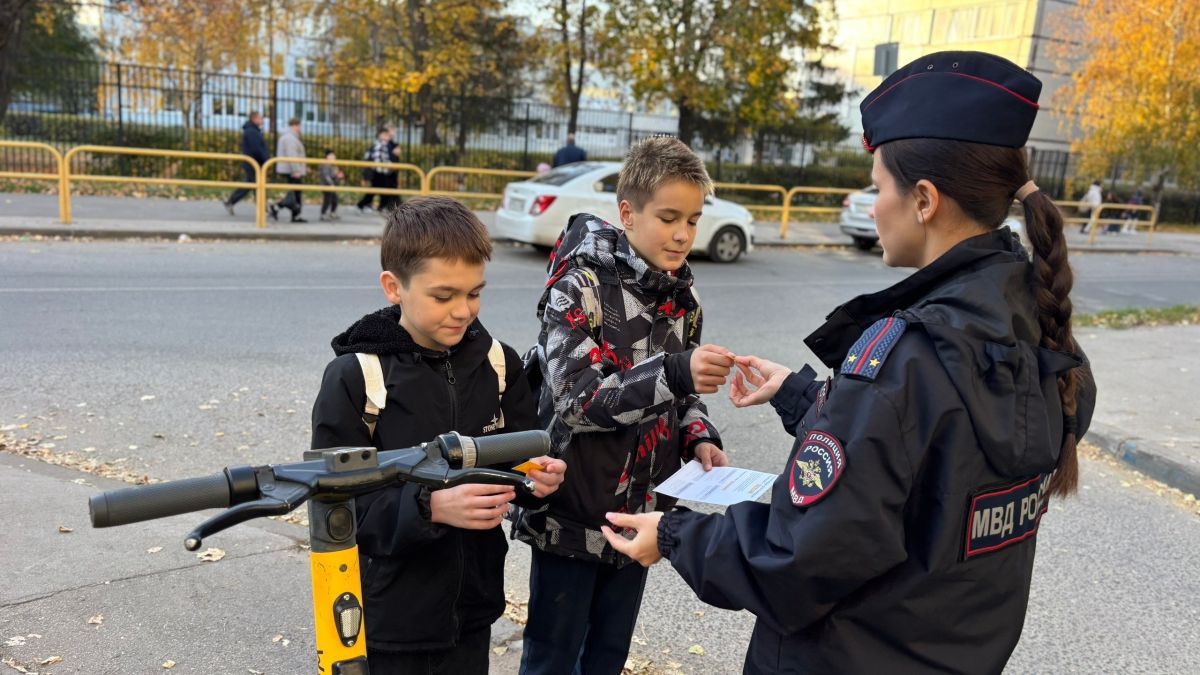 Сотрудники #ГосавтоинспекцииТольятти усиливают меры безопасности для детей на дорогах! В связи с участившимися дорожно транспортными происшествиями с участием несовершеннолетних, дорожные полицейские проводят... Сотрудники #ГосавтоинспекцииТольятти усиливают меры безопасности для детей на дорогах! В связи с участившимися дорожно транспортными происшествиями с участием несовершеннолетних, дорожные полицейские проводят...