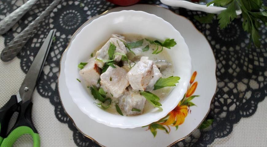Вкусная и бюджетная свинина в сметанном соусе