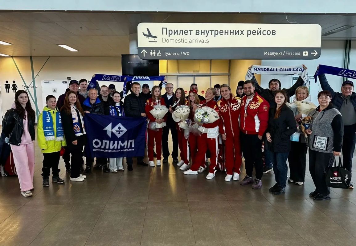 Наши гандболистки - призёры чемпионата мира в Марокко - вернулись домой!