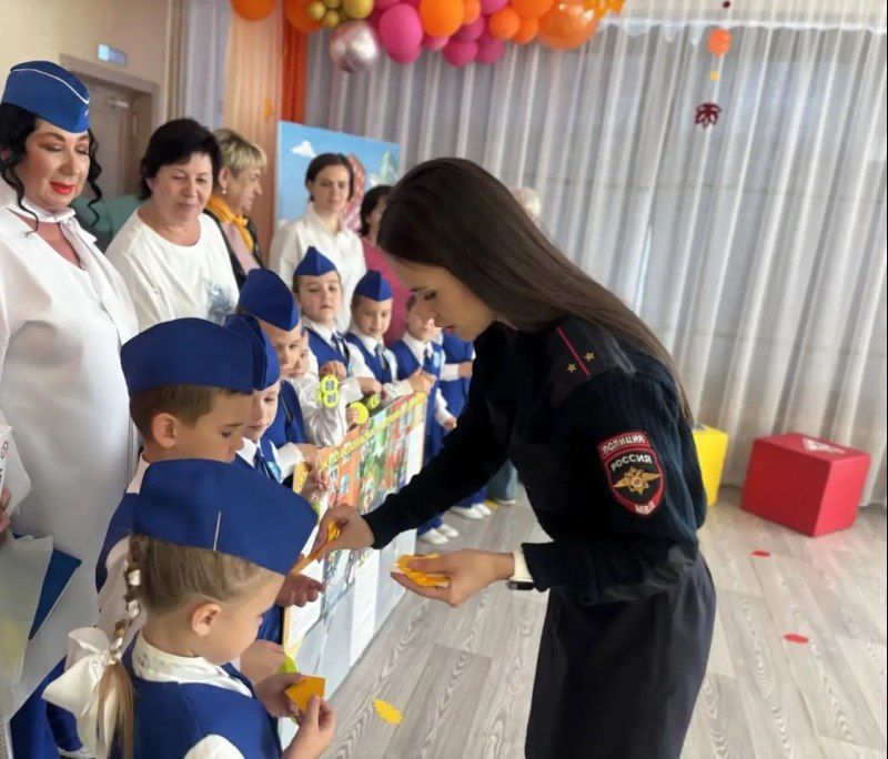 Сегодня сотрудники #ГосавтоинспекцииТольятти совместно с сотрудниками ТЛТ Центра по профилактике ДДТТ приняли участие в профилактических мероприятиях в детских садах № 27 «Лесовичок» и МБУ «Школа № 3» СП ДС «Березка» Сегодня сотрудники #ГосавтоинспекцииТольятти совместно с сотрудниками ТЛТ Центра по профилактике ДДТТ приняли участие в профилактических мероприятиях в детских садах № 27 «Лесовичок» и МБУ «Школа № 3» СП ДС «Березка»