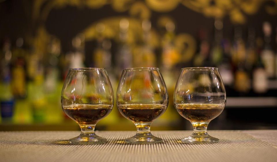 Искусство наслаждения коньяком: как правильно пить и закусывать