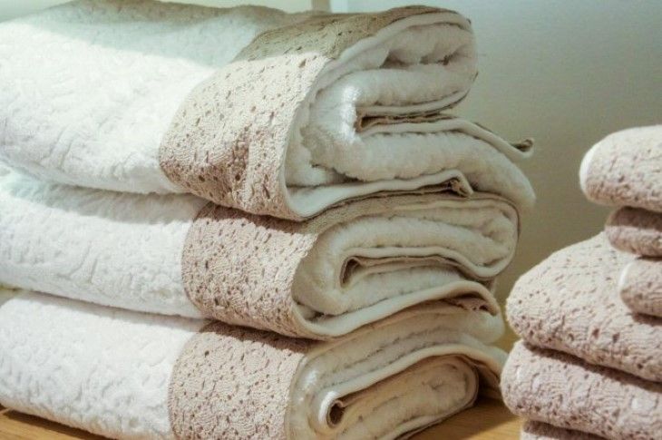 В два счета отстираете засаленные полотенца с помощью этого хитрого способа: будут как новые