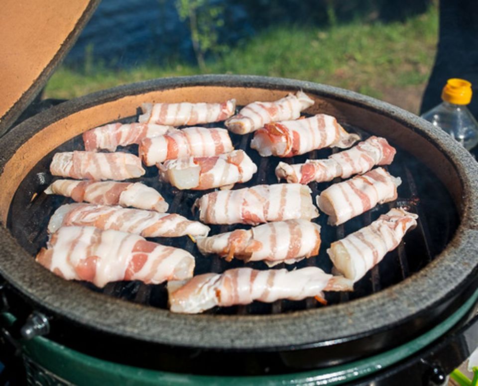 Треска в беконе на гриле: деликатес для жаркого летнего вечера