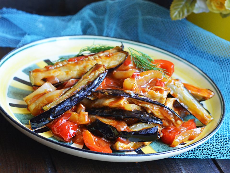 Вкусные баклажаны в насыщенном соусе: секреты идеальной обжарки и подачи