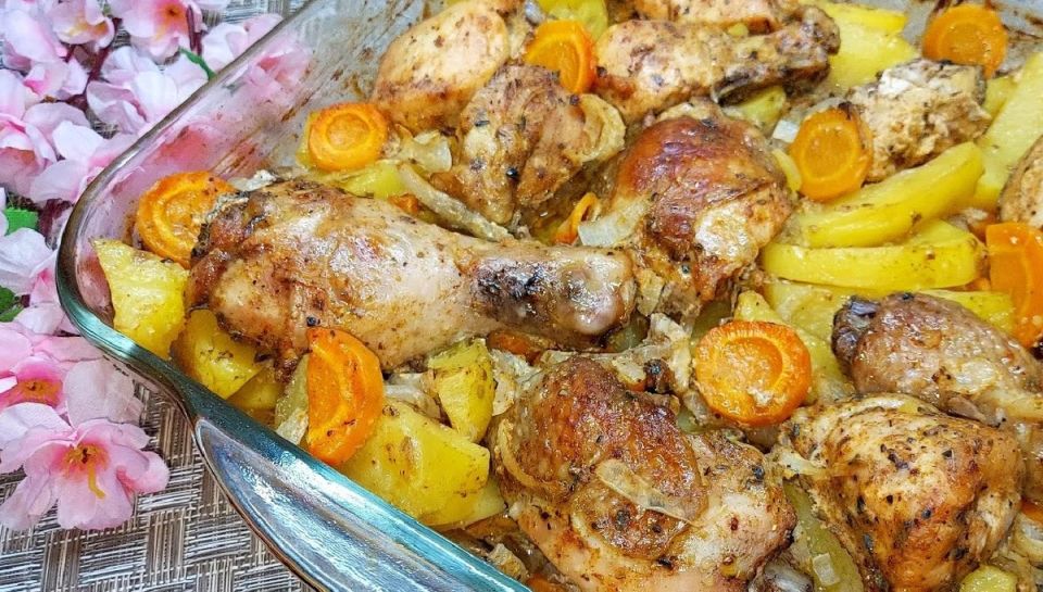 Ужин, который объединит семью: курица с картошкой в духовке