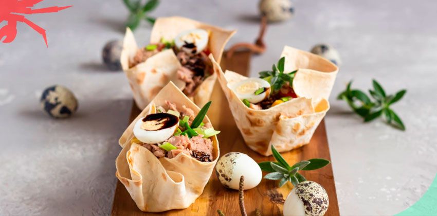Тунцовый салат в хрустящих корзинках из лаваша: простой и вкусный рецепт